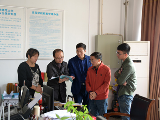 校办公室对学校综合档案数字化加工项目(一期)进行验收