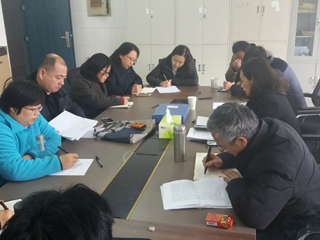 政法学院党委召开中心组理论学习会议,学习传达有关会议精神
