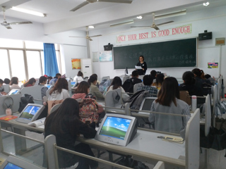 外国语学院圆满完成“坚定理想信念,践行社会主义核心价值观”主题系列班会