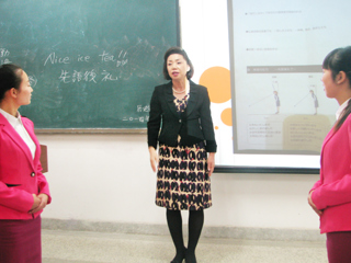 日本长崎短期大学梶谷良子教授应邀来永利官网讲学