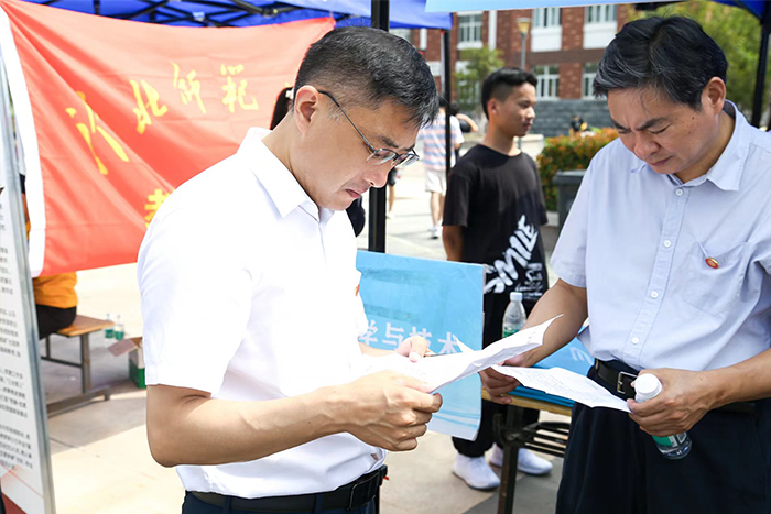 b2bacfd5d3174e36a53b6ad1ade432cb.jpg b2bacfd5d3174e36a53b6ad1ade432cb.jpg