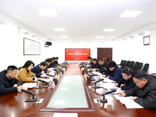学校党委理论学习中心组开展民主生活会前专题学习研讨